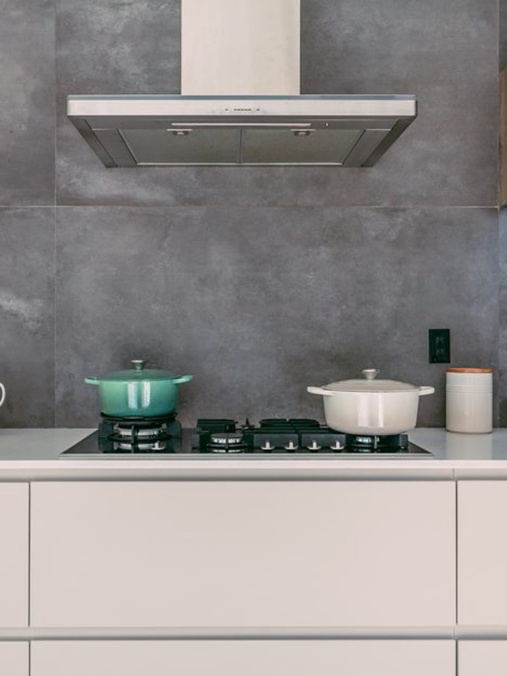 Large-format kitchen splashback tiles