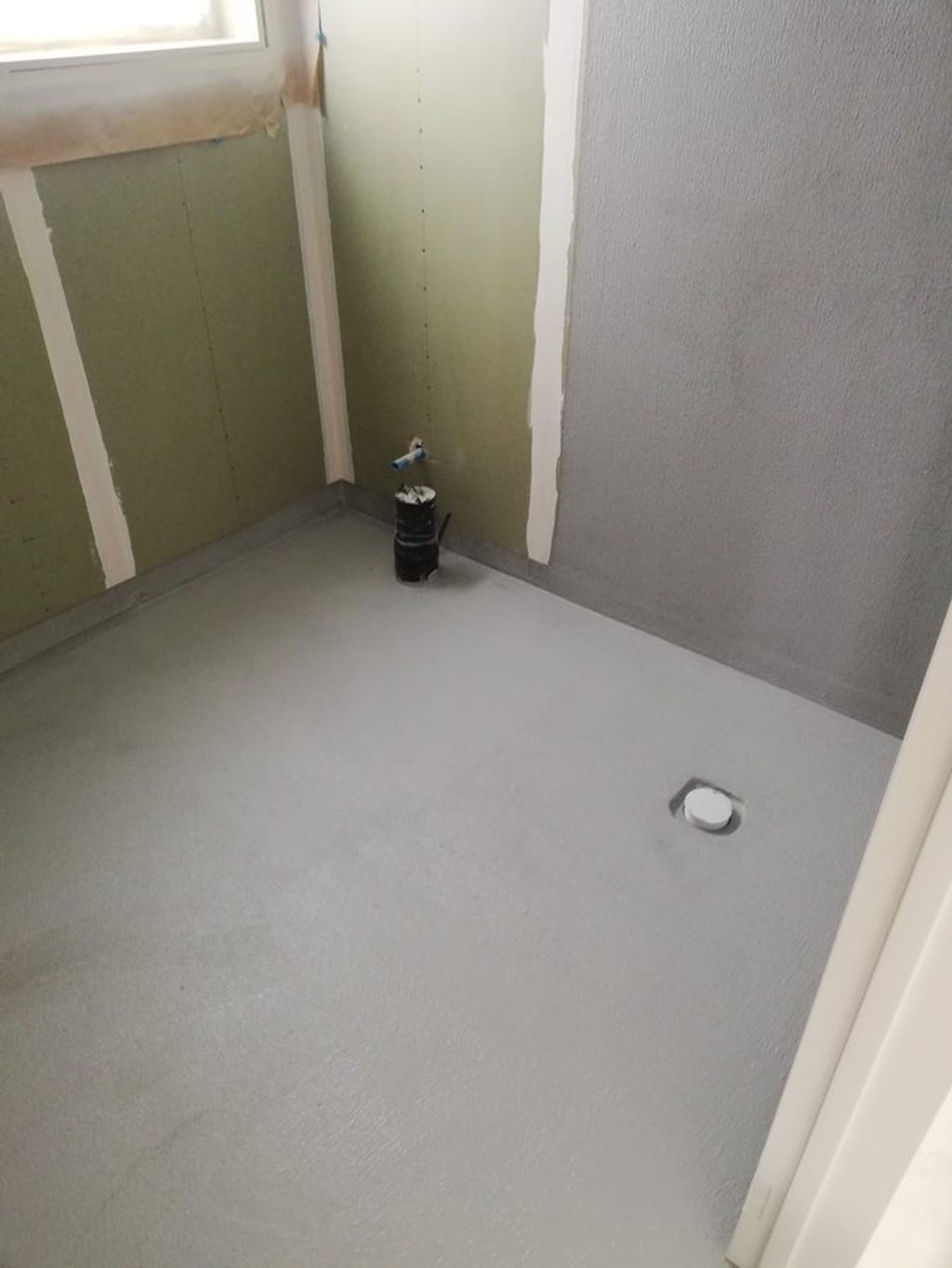 Waterproof shower tiling installation